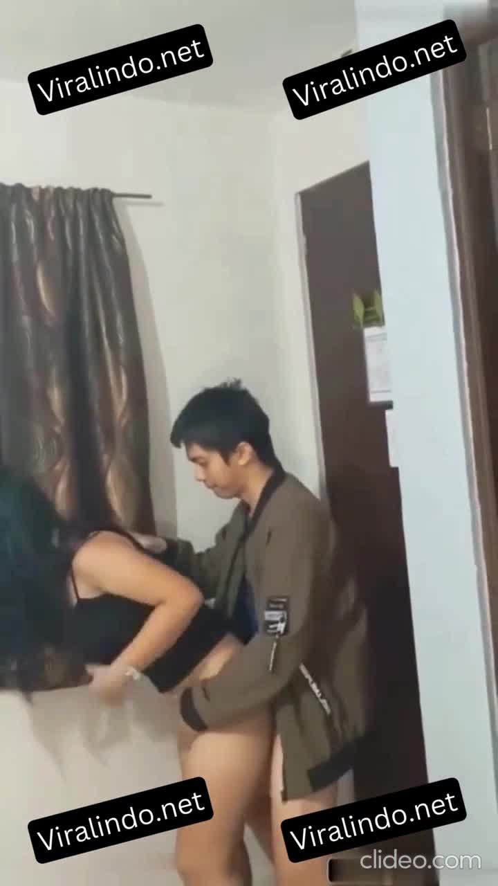 Ngewe Doggy Berdiri Sambil Direkamin Pacar