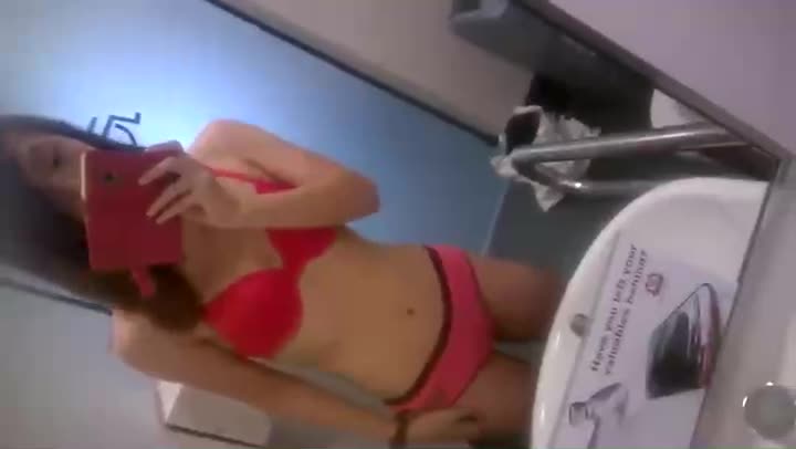 SPG Bandung Nyobain BH & CD Baru